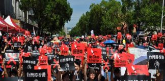 Več tisoč Tajvancev na ulicah v podporo Hongkongu