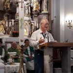 Župnija v Dolskem gostila romarje s Tajvana Foto: S.I.K.: Tajvanski nevrokirurg med mašnim nagovorom posvečenim dr. Janežu