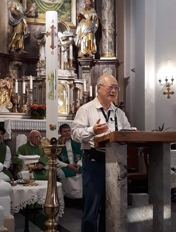 Župnija v Dolskem gostila romarje s Tajvana Foto: S.I.K.: Tajvanski nevrokirurg med mašnim nagovorom posvečenim dr. Janežu