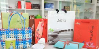 Proizvajalec iz Tainana predstavil papir iz kamna Foto: Chen Mei-ling, Taiwan Today