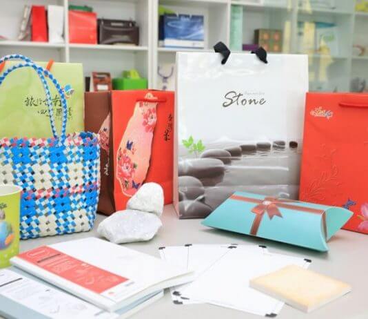 Proizvajalec iz Tainana predstavil papir iz kamna Foto: Chen Mei-ling, Taiwan Today