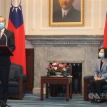 Zgodovinsko srečanje med ameriškim ministrom za zdravje Alexom Azarjem in tajvansko predsednico Tsai Ing-wen Foto: CNA