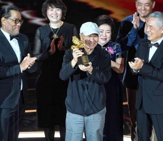 57. podelitev nagrad zlati konj Foto: Tajvanski režiser Hou Hsiao-hsien prejema nagrado za življenjsko delo (CNA).