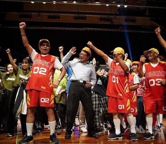 Plesna bitka starostnikov Foto: Vlada okrožja Pingtung