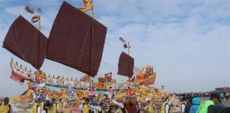 Tisoči so se odpravili na južno tajvansko obalo, da bi videli »kraljevo ladjo« Foto: CNA