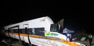 S prizorišča tragične nesreče pred predorom Qingshui odstranjen še zadnji vagon vlaka Foto: CNA