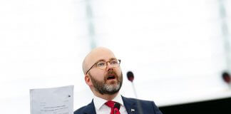 Evropski parlament je sprejel poročilo o krepitvi odnosov med Tajvanom in EU Foto: Evopski poslanec Charlie Weimers, facebook.com/Charlie.Weimers