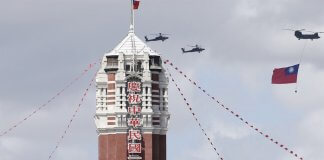 110. rojstni dan Republike Kitajske obeležen z največjim preletom nacionalnih zastav in vojaško parado Foto: CNA