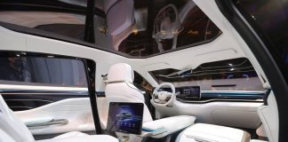 Skupina Hon Hai predstavlja tri nova električna vozila Foto: CNA