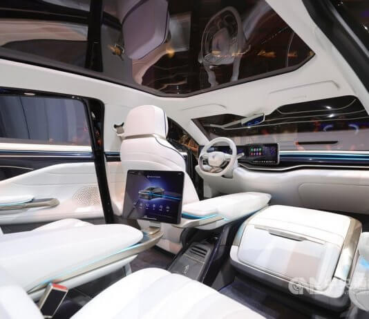 Skupina Hon Hai predstavlja tri nova električna vozila Foto: CNA