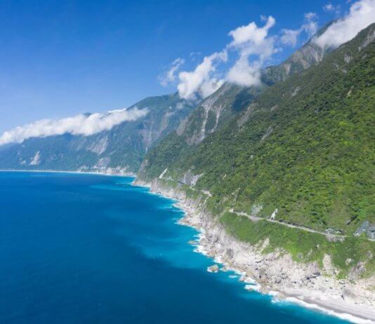 Na poti k statusu oceanske države Tajvanska obala, z obrobnimi otočji, se razteza na več kot 1500 kilometrih (Foto: Chuang Kung-ju).