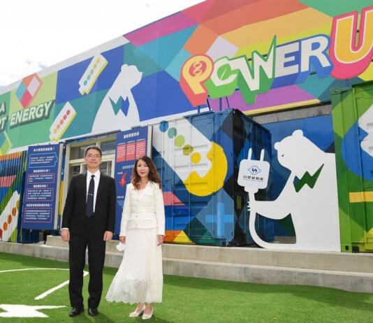 Formosa Plastics odpira novo energetsko podjetje za naložbo v tovarno baterij Predsednica uprave podjetja Formosa Smart Energy, Wang Rui-yu(王瑞瑜) in generalna direktor Liu Hui-chi. Foto: Formosa Smart Energy.