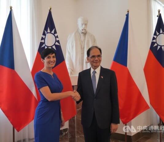 Predsednik tajvanskega parlamenta se je v Pragi srečal s predsednico spodnjega doma češkega parlamenta Foto: CNA.