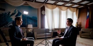 Zunanji minister Wu v ekskluzivnem intervjuju za VOA Zunanji minister Jaushieh Joseph Wu (desno) v intervjuju. Foto: Ministrstvo za zunanje zadeve.