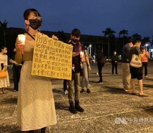 Simbolna podpora kitajskim protestnikom Foto: CNA