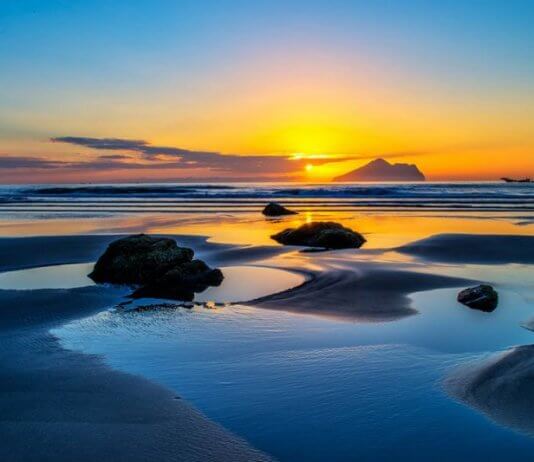 Priporočene novoletne dejavnosti na Tajvanu Opazovanje prvega sončnega vzhoda v letu 2023 na severovzhodni obali Yilana je ena od priporočenih dejavnosti tajvanskega urada za turizem. Foto: Urad za turizem.