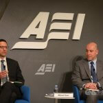 ZDA namigujejo na okrepitev vojaških enot v indijsko-pacifiški regiji, da bi preprečile napad na Tajvan Pomočnik ameriškega obrambnega ministra za indijsko-pacifiške varnostne zadeve Ely Ratner (levo) in namestnik pomočnika obrambnega ministra za Kitajsko Michael Chase. Foto: CNA.