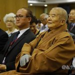 Hsing Yun, ustanovitelj budistične organizacije Fo Guang Shan, je umrl v 95. letu starosti Hsing Yun na podelitvi nagrade leta 2016 za ustanovljen izobraževalni sklad. Foto: CNA.