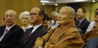 Hsing Yun, ustanovitelj budistične organizacije Fo Guang Shan, je umrl v 95. letu starosti Hsing Yun na podelitvi nagrade leta 2016 za ustanovljen izobraževalni sklad. Foto: CNA.