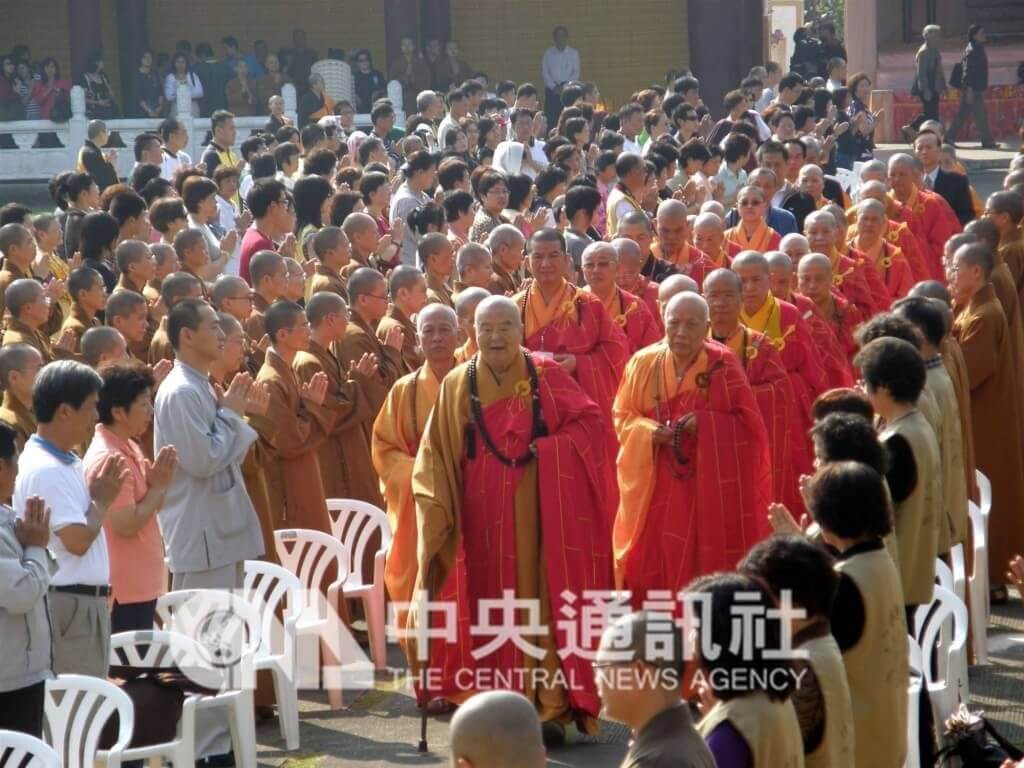 Hsing Yun (v sredini) na drugem svetovnem budističnem forumu leta 2008, ki so ga skupaj organizirale budistične organizacije na Kitajskem, Tajvanu, v Hongkongu in Macau.