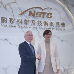 Tajvan in Nemčija podpisala sporazum o znanstvenem in tehnološkem sodelovanju Nemška zvezna ministrica za izobraževanje in raziskave Bettina Stark-Watzinger in tajvanski minister Nacionalnega sveta za znanost in tehnologijo (NSTC) Wu Tsung-tsong (吳政忠). Foto: CNA.