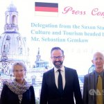 Nemška zvezna dežela Saška bo v Tajpeju odprla pisarno za znanstvene in tehnološke izmenjave Z leve: Ursula Staudinger, rektorica Tehnične univerze v Dresdnu, saški državni minister za znanost, kulturo in turizem Sebastian Gemkow in Jörg Polster, generalni direktor Nemškega inštituta v Tajpeju na četrtkovi novinarski konferenci v Tajpeju. Foto: CNA.