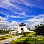 Urad za turizem uvaja spodbude za privabljanje obiskovalcev na Tajvan Čankajškova spominska dvorana je ena od zgodovinskih znamenitosti, ki so vključene v brezplačni poldnevni izlet namenjen tranzitnim potnikom. Foto: CNA.