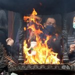 Obiski templjev, družinski obroki in petarde zaznamujejo začetek leta zmaja