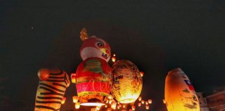 Ob trčenju zagorel velikanski lampijon Foto: CNA