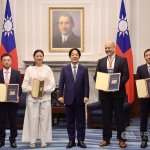 Izdana 10.000. zlata zaposlitvena kartica za tuje talente Foto: CNA.