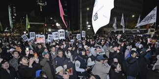Vojno stanje v Južni Koreji sprožilo proteste Foto: CNA.