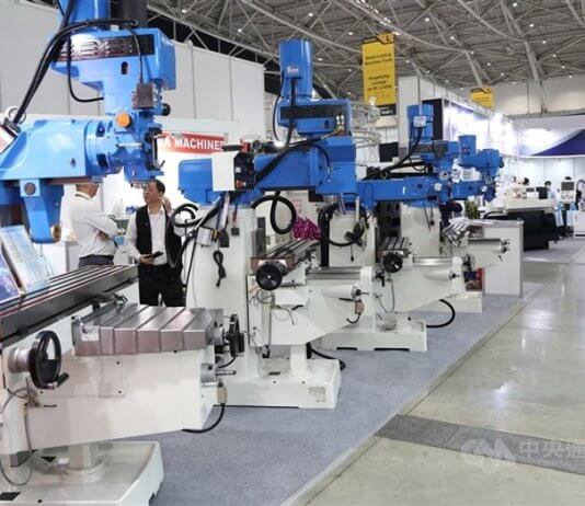 32-odstotne carine za Tajvan bodo prizadele sektorje obdelovalnih strojev in IKT Foto: CNA.