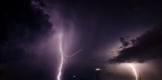 Ribiča v Taichungu zadela strela in ga ubila Foto: CNA, Pixabay.