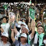 Aktivisti zahtevajo odstavitev »Kitajski naklonjenih« poslancev KMT Foto: CNA.