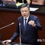 Premier povedal zakonodajalcem, da pogajanja o ameriških carinah še potekajo Foto: Premier Cho Jung-tai odgovarja na vprašanja poslancev.