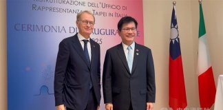 Tajvanski minister za zunanje zadeve na redkem obisku v Italiji odprl prenovljen urad v Rimu Foto: CNA.