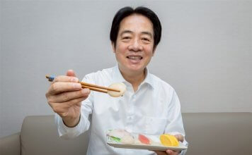 Tajvanci pozvani, naj pomagajo spodbuditi japonski turizem in izvoz v času spora s Kitajsko Foto: Predsednik Lai Ching-te uživa v japonskem sušiju (objava s predsednikovega twitterja).