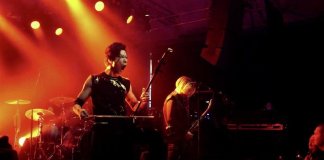 Predstavnik Tajvana na Finskem raziskuje heavy metal diplomacijo Foto: Freddy Lim, predstavnik Tajvana na Finskem, med glasbenim festivalom v Tiivistämö v Helsinkih na Finskem, CNA.