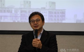 Tajvan je olajšal omejitve glede dela in prebivanja za tuje strokovnjake Foto: Namestnik ministra za nacionalni razvoj Jan Fang-guan je v torek na medijski konferenci v Tajpeju spregovoril o spremembah Zakona o zaposlovanju in zaposlovanju tujih strokovnjakov.