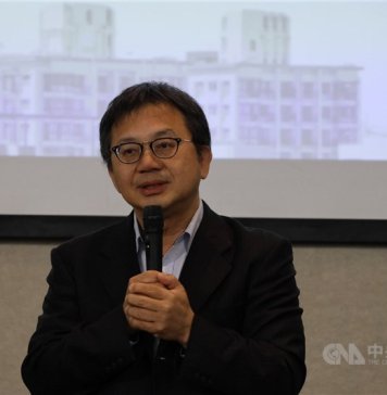 Tajvan je olajšal omejitve glede dela in prebivanja za tuje strokovnjake Foto: Namestnik ministra za nacionalni razvoj Jan Fang-guan je v torek na medijski konferenci v Tajpeju spregovoril o spremembah Zakona o zaposlovanju in zaposlovanju tujih strokovnjakov.