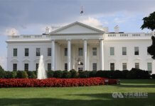 Trump in Xi razpravljata o prodaji orožja Tajvanu; Bela hiša pravi, da politika ostaja nespremenjena