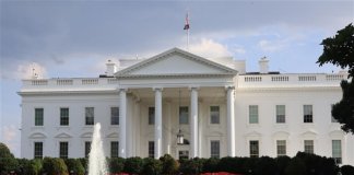 Trump in Xi razpravljata o prodaji orožja Tajvanu; Bela hiša pravi, da politika ostaja nespremenjena