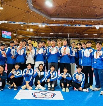 Tajvan osvojil 3 zlata in 2 bronasti odličji na odprtem prvenstvu Nizozemske v taekwondoju Foto: Tajvanska ekipa v taekwondoju s svojimi odličji, Su Tai-yuan, CNA.
