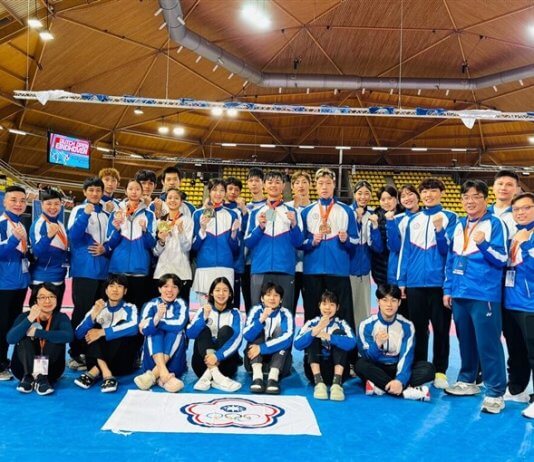 Tajvan osvojil 3 zlata in 2 bronasti odličji na odprtem prvenstvu Nizozemske v taekwondoju Foto: Tajvanska ekipa v taekwondoju s svojimi odličji, Su Tai-yuan, CNA.