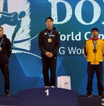 Tajvanski telovadec Tang osvojil zlato na bradlji na svetovnem pokalu v Osijeku Tajvanski telovadec Tang Chia-hung (v sredini) pozira z zlato medaljo na stopničkah ob srebrnem in bronastem medalistu v nedeljo na Hrvaškem. Foto: Huang Bo-rui