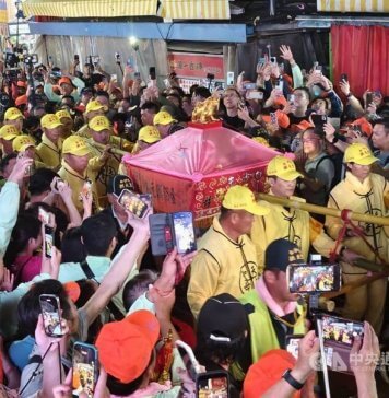 Romanje Baishatun Mazu se je začelo z rekordnim številom 460.000 udeležencev