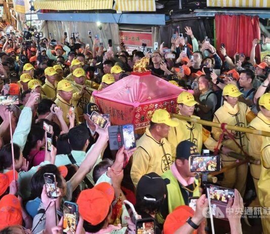 Romanje Baishatun Mazu se je začelo z rekordnim številom 460.000 udeležencev