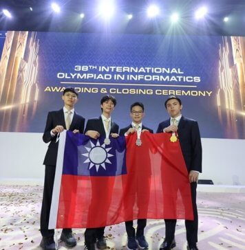 Tajvan osvojil 1 zlato in 2 srebrni medalji na mednarodni olimpijadi iz informatike Štiričlanska tajvanska reprezentanca na Mednarodni olimpijadi iz informatike v Taškentu v Uzbekistanu. Foto: Ministrstvo za izobraževanje.