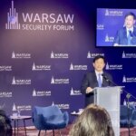 Zunanji minister na forumu v Varšavi promovira »tajvanski model« za odnose z Evropo Foto: Zunanji minister Lin Chia-lung ob uvodnem nagovoru na Varšavskem varnostnem forumu na Poljskem.