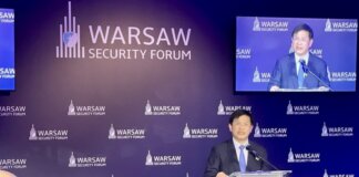 Zunanji minister na forumu v Varšavi promovira »tajvanski model« za odnose z Evropo Foto: Zunanji minister Lin Chia-lung ob uvodnem nagovoru na Varšavskem varnostnem forumu na Poljskem.